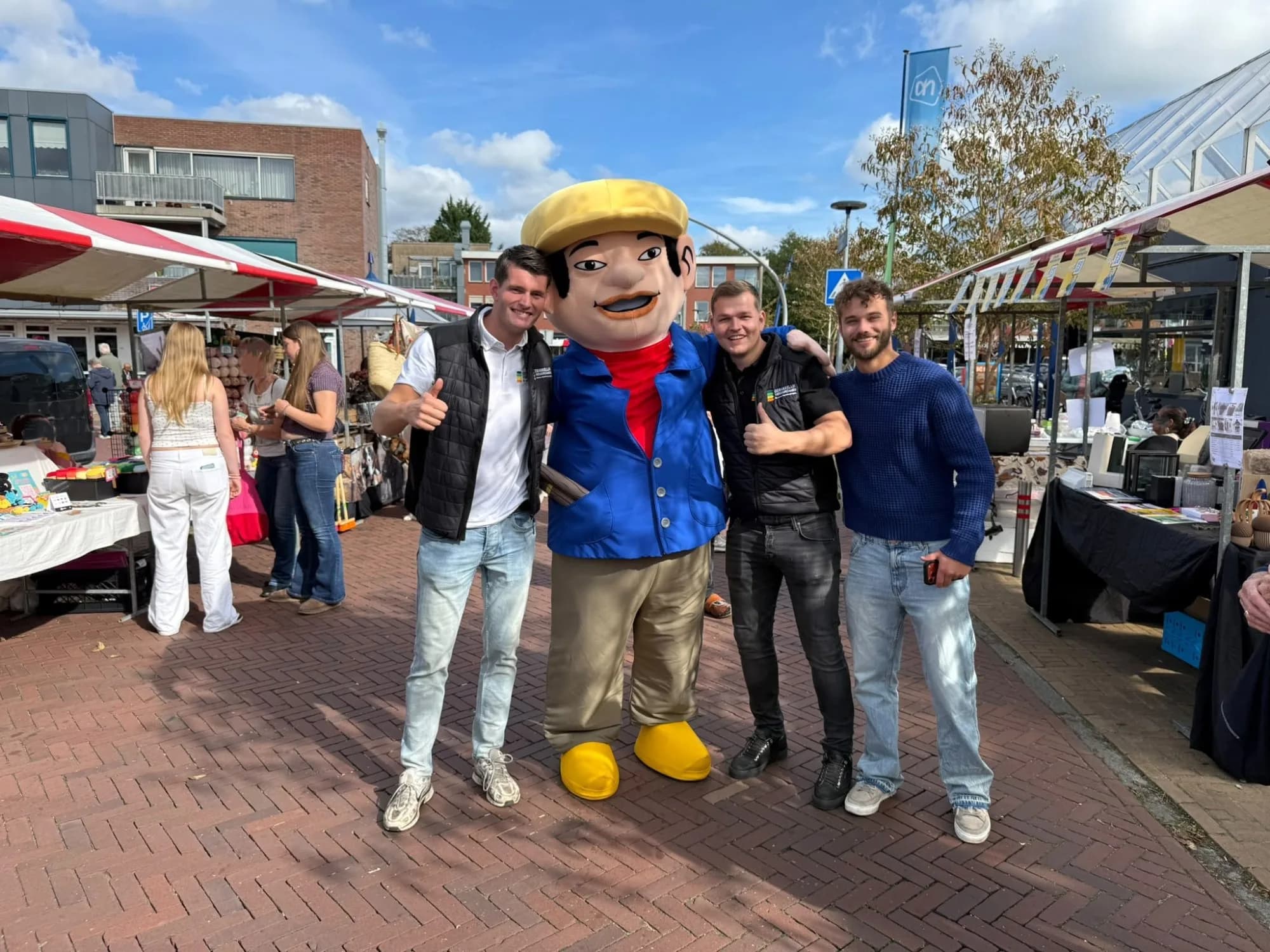 Jan-Thijs Sven en Steven bij de Marumermarkt.